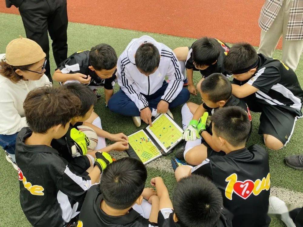 【星空·综合体育】
怀揣梦想 心存期待——乐平一小足球队到场市足球联赛剪影(图7) 【星空·综合体育】
怀揣梦想 心存期待——乐平一小足球队到场市足球联赛剪影(图7)