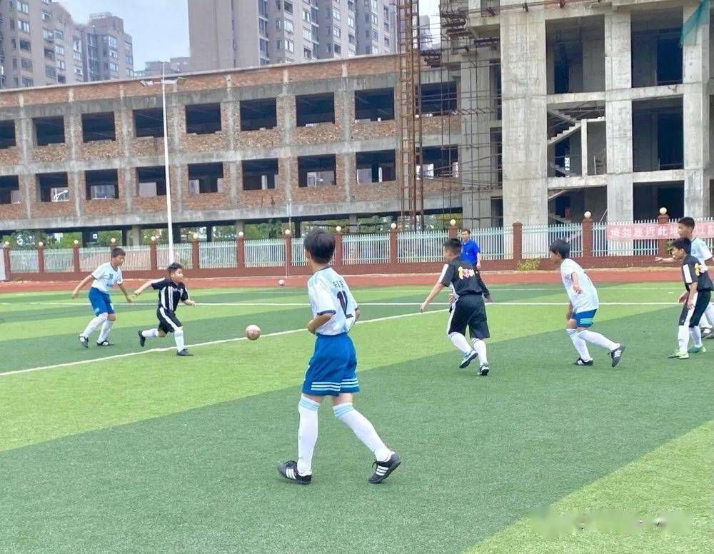 【星空·综合体育】
怀揣梦想 心存期待——乐平一小足球队到场市足球联赛剪影(图12) 【星空·综合体育】
怀揣梦想 心存期待——乐平一小足球队到场市足球联赛剪影(图12)