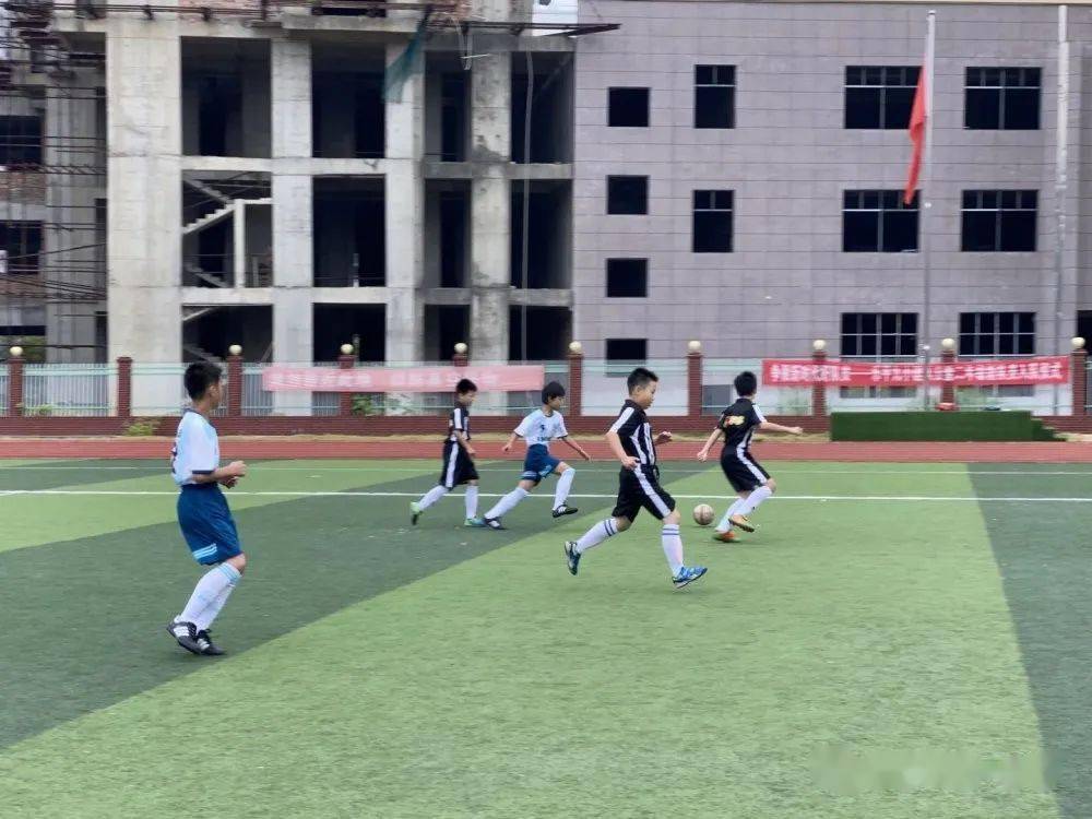 【星空·综合体育】
怀揣梦想 心存期待——乐平一小足球队到场市足球联赛剪影(图16) 【星空·综合体育】
怀揣梦想 心存期待——乐平一小足球队到场市足球联赛剪影(图16)