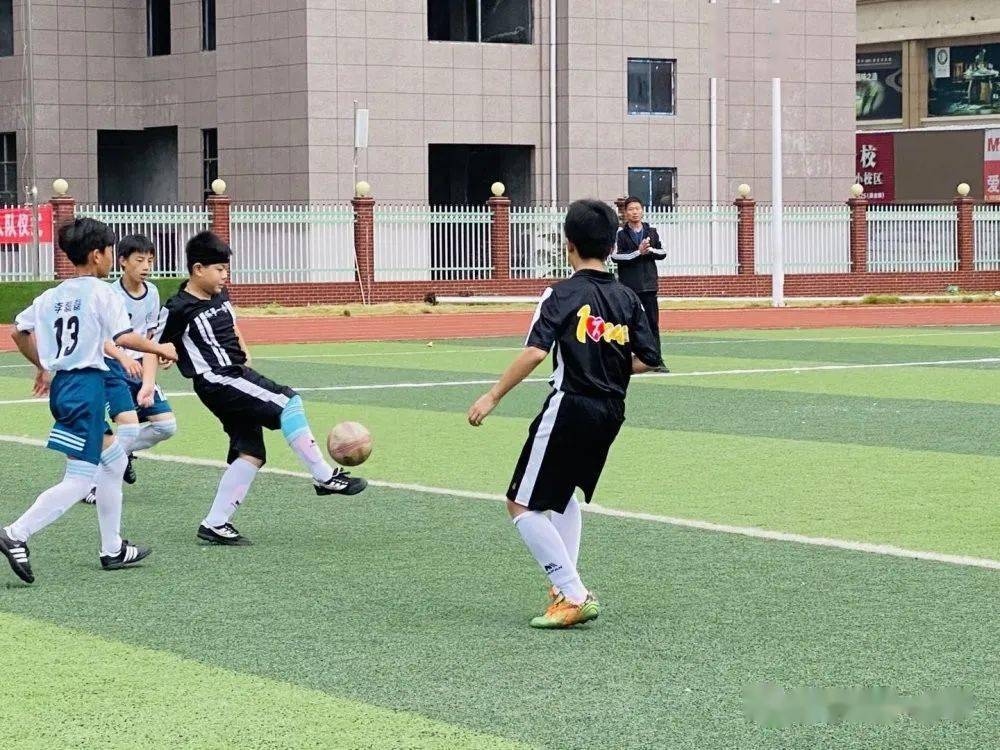 【星空·综合体育】
怀揣梦想 心存期待——乐平一小足球队到场市足球联赛剪影(图19) 【星空·综合体育】
怀揣梦想 心存期待——乐平一小足球队到场市足球联赛剪影(图19)