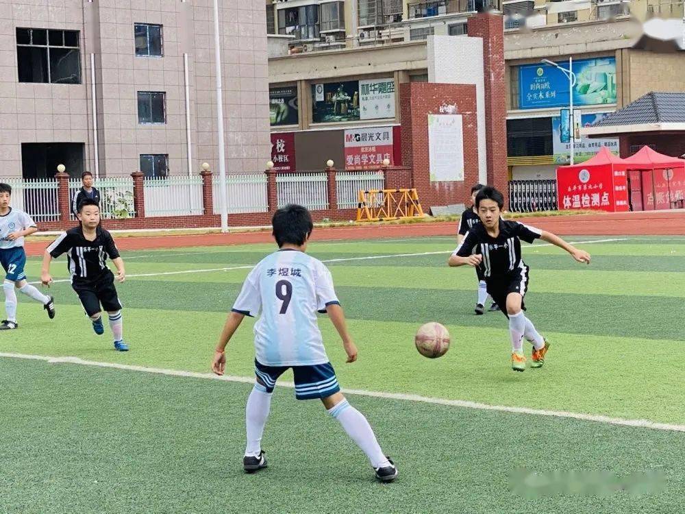 【星空·综合体育】
怀揣梦想 心存期待——乐平一小足球队到场市足球联赛剪影(图20) 【星空·综合体育】
怀揣梦想 心存期待——乐平一小足球队到场市足球联赛剪影(图20)