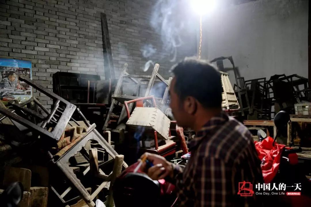 ‘星空·综合体育’要价上千!俄罗斯木质鼠标工艺品亮相(图2) 星空·综合体育