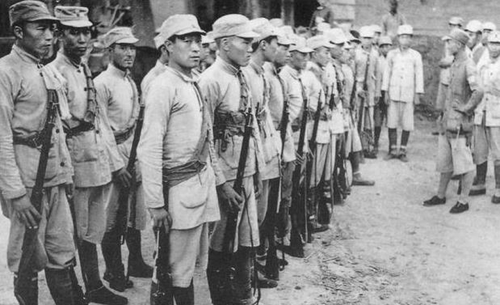 
为何接触的时候 双方都要留预备队？直接压上去 胜算不更大吗？“星空·综合体育”(图2)